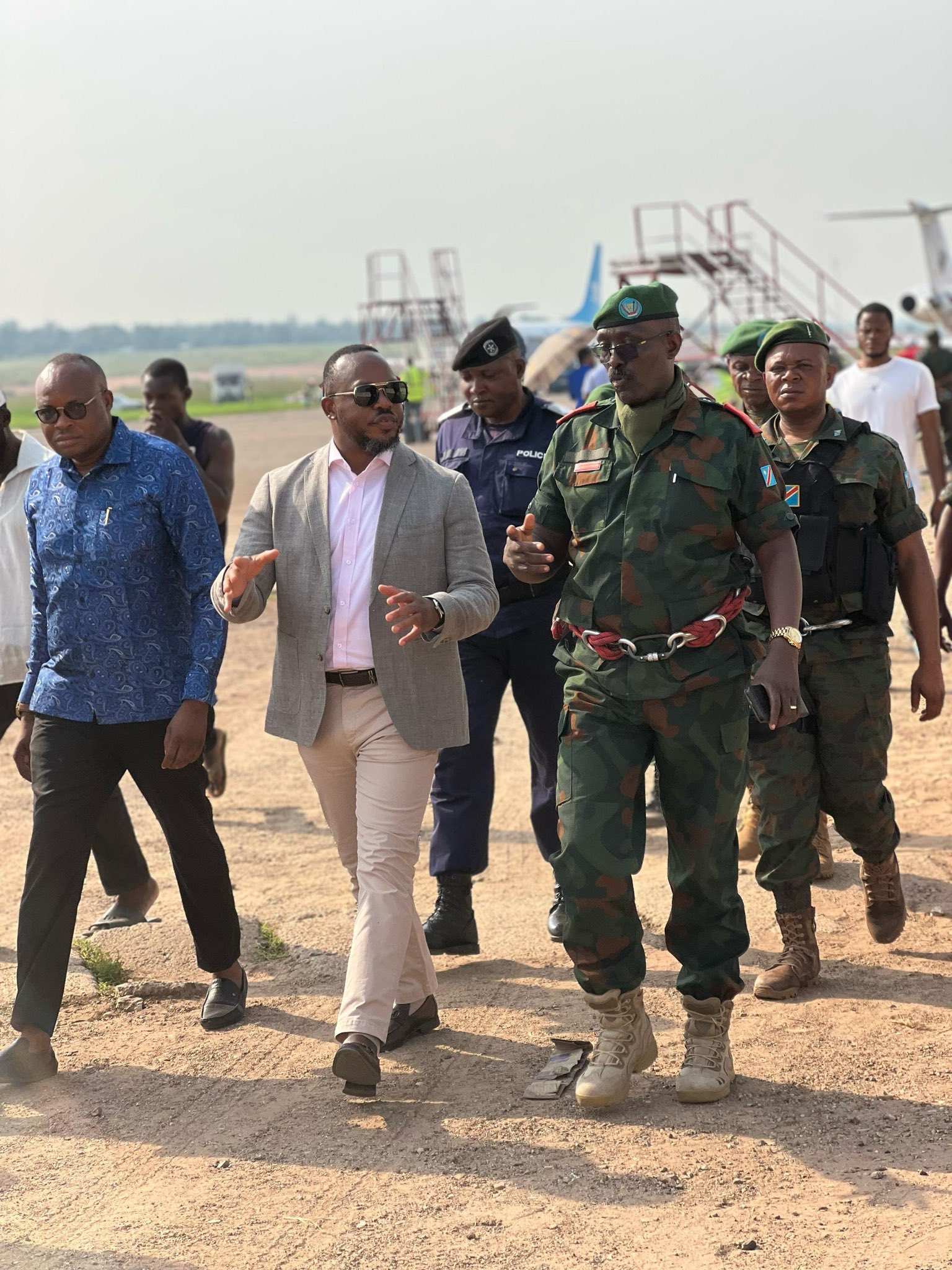 FARDC : sous les yeux de Tobie Kayumbi, Mbujimayi envoie ses jeunes recrues en formation