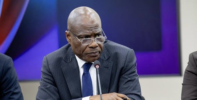 RDC : La CENCO dénonce la « confiscation inacceptable » du passeport de Mgr Nshole, Fayulu parle de « torture morale »