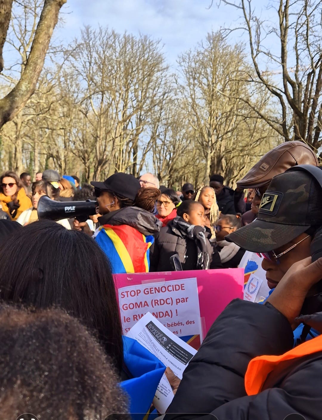 Agression rwandaise : Des centaines de congolais en sit-in devant l’ambassade du Rwanda à Bruxelles