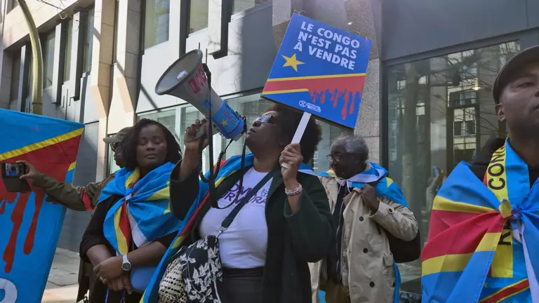 Manifestation à Bruxelles : devant l’ambassade du Luxembourg, le collectif « Free Congo » demande des sanctions contre le Rwanda